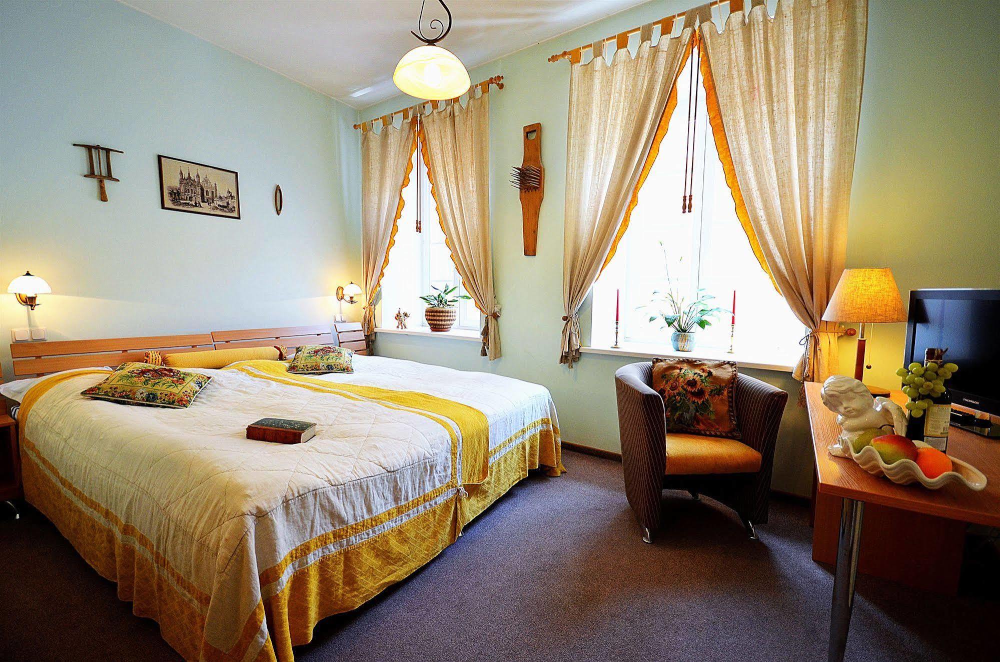Apartment Angel Town Hall *